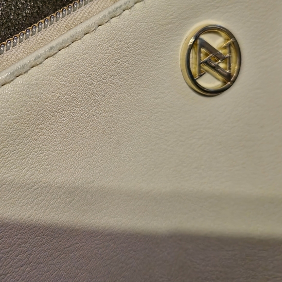 ADRIENNE VITTADINI Cream colored Wristlet - Picture 5 of 14